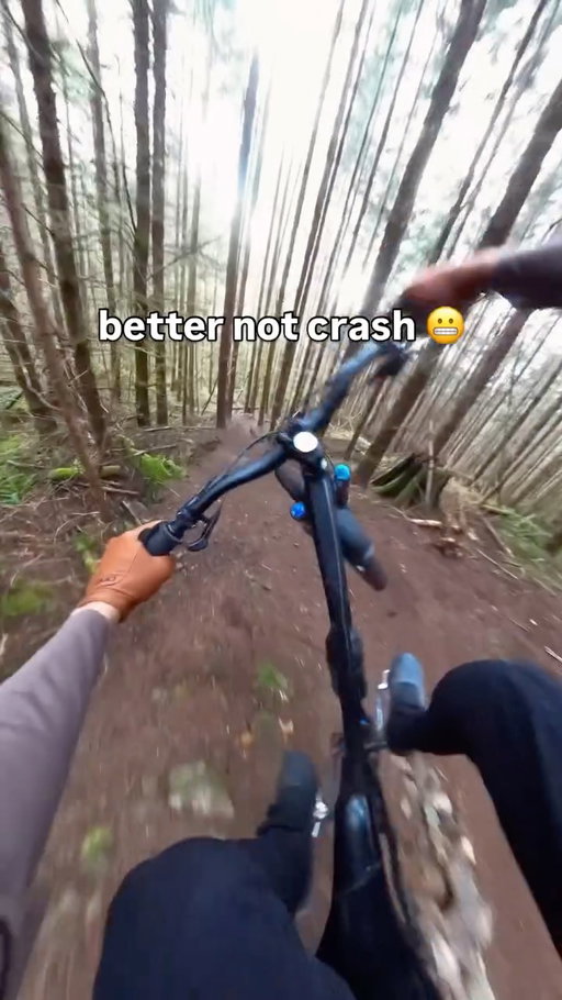 better not crash🫣😂 

#mtb #crash #bikepark #mtbforlife #viral