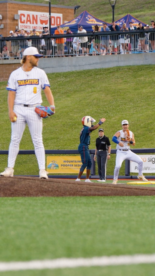 If you're looking for us, we're groovin' tonight👀

#indianapolisclowns #texastailgaters #bananaball #groovetonigt #groovy #baseballlife #baseballmom