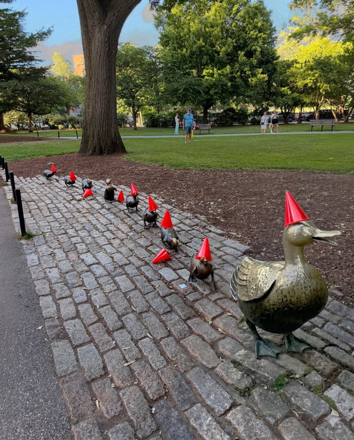 Make way for round two of the Scots & the Tartan Army coming into town 🦆🍻𓉴🏴󠁧󠁢󠁳󠁣󠁴󠁿 Happy Wednesday, we rounded up 99 things to do around Boston over the long weekend so you don't have to 🥳 From Juneteenth celebrations to World Cup watch parties, view it all via link in bio 🔗

📸: @dotcookielady 

#tartanarmy #scotland #fifaworldcup2026