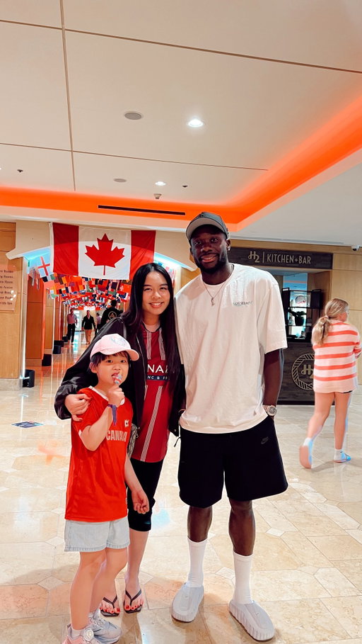 In honour of tomorrow’s Canada 🇨🇦 vs Qatar 🇶🇦 FIFA match in Vancouver — we unexpectedly bumped into Alphonso Davies, captain and star of Team Canada, in the hotel lobby! Such a nice guy and so generous taking several photos with us. We’ll be cheering loud tomorrow — Go Canada Go! ⚽🍁 

#GoCanadaGo #CANMNT #AlphonsoDavies #FIFAWorldCup #Vancouver
