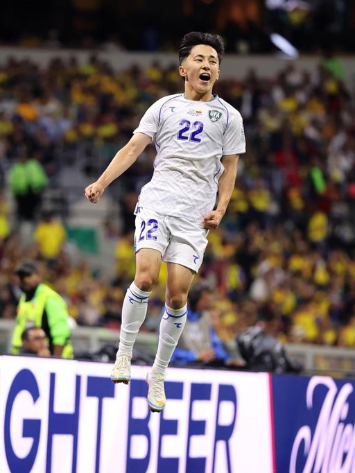 ⚽️✨ Abbosbek Fayzullayev #MilliyJamoa’ning Jahon chempionatidagi ilk goliga mualliflik qildi 🇺🇿

🇺🇿 Abbosbek Fayzullayev etched his name into history by scoring #MilliyJamoa’s first-ever FIFA World Cup goal. ⚽️✨