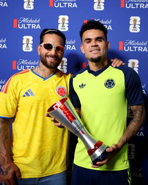 When it’s time to celebrate, @maluma presents the Superior Player of the Match.

Cuando sele festeja, MALUMA entrega el Superior Player of the Match.

#FIFAWorldCup #MichelobULTRA #SuperiorPOTM