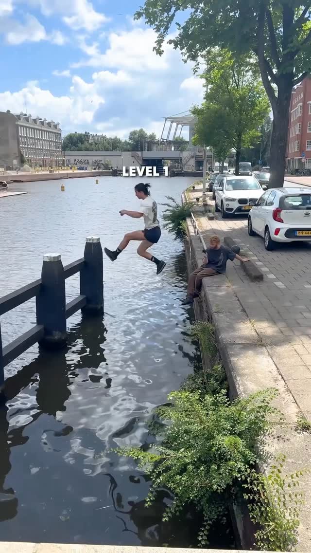 there’s levels to this 😮‍💨

🏃‍♀️: @hazalnhr 

#redbull #givesyouwiiings #energydrink #freerunning #parkour