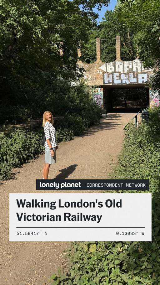"This is a part of North London that most tourists won't visit, passing through 3 local neighborhoods far away from the crowds," says Lonely Planet Correspondent @zannavandijk. "I love how the Parkland Walk combines green space with urban elements like street art – the views of the city as you walk up Muswell Hill Road are a personal highlight." Zanna's top stops along the way 👇 
@commongroundlondon
@bullhighgate
@londonworksuk
@yourallypally