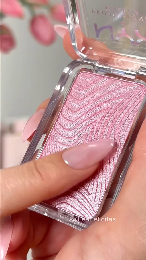 Holy pink GLOW 💗✨

@nyxcosmetics buttermelt highlight in U Butta Werk

#newmakeup #viralmakeup #affordablemakeup #nyxcosmetics #nyx nyx buttermelt highlighter, nyx buttermelt highlighter pink, affordable makeup, drugstore makeup, blush