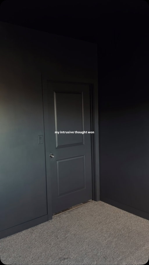when @baseastudio tells you to color drench, you color drench 🖤 

@sherwinwilliams “Iron Ore”

#blackroom #sherwinwilliamspaint #ironore #home #diy