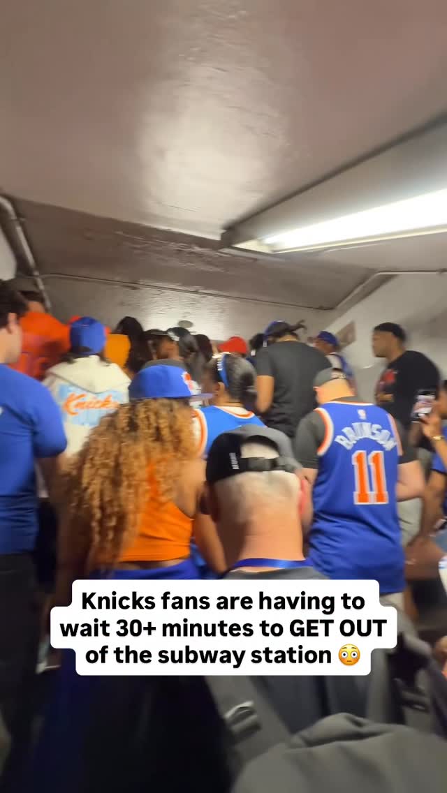 Knicks championship parade has the whole city outside 😭🔥

(Via @omarcnn)

#nba #nbabasketball #basketball #knicks #newyork