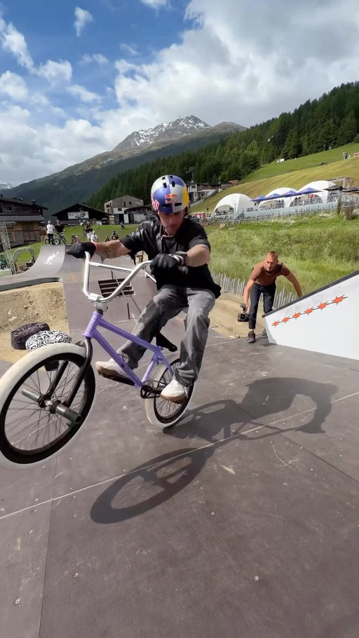 the battle before the beauty ft. @krisskyle 🤌🔥

📍: @thenines.cc 
#bmx #biking #bmxlife #bikelife #ridebmx