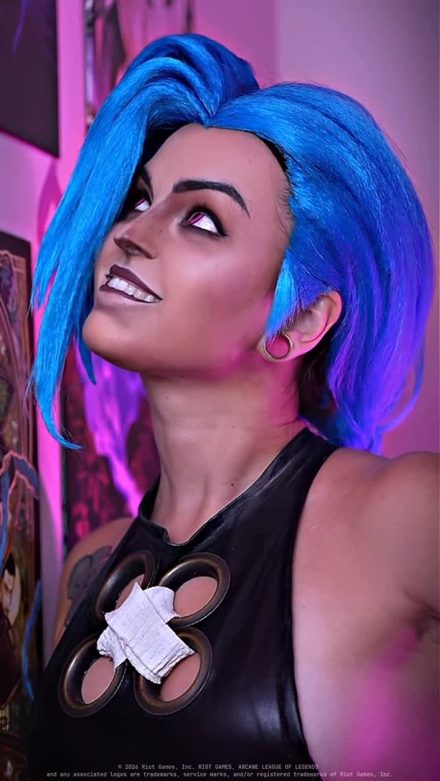 Born in the madness... Get a closer look at @displate latest Limited Edition in collaboration with @arcaneshow — „Echoes of Jinx”, only 2000 copies available, get one while you can. displate.com ....and remember, it’s okay if you let your chaotic side show ×͜× #ad