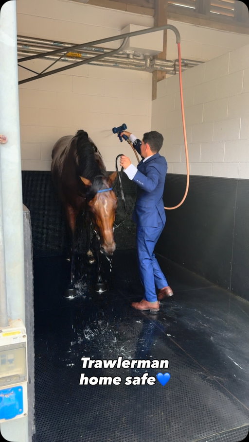 What an effort from Trawlerman 👏

Home safe and enjoying a shower 🚿