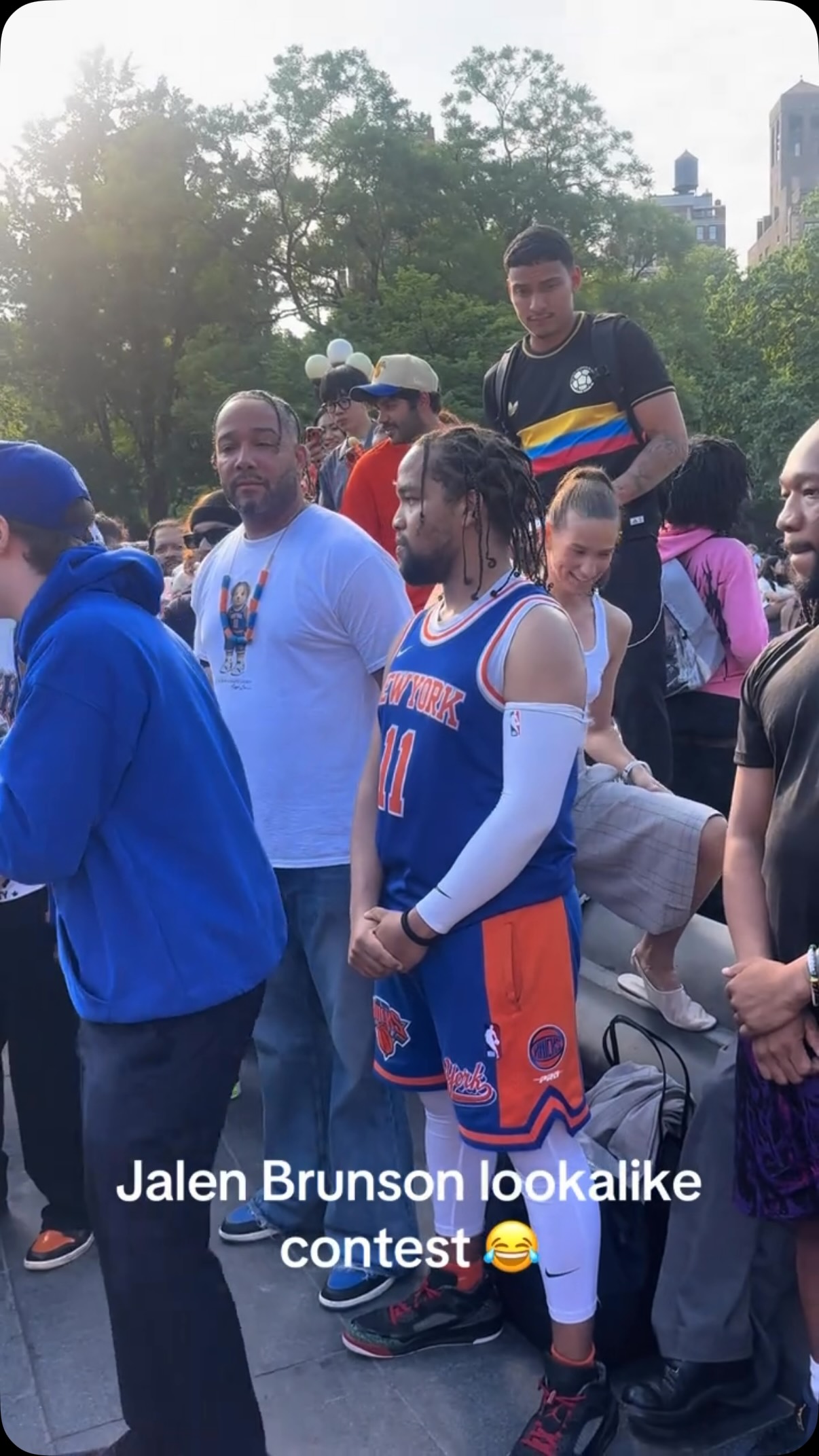 Knicks fans had a Jalen Brunson Lookalike contest before their parade