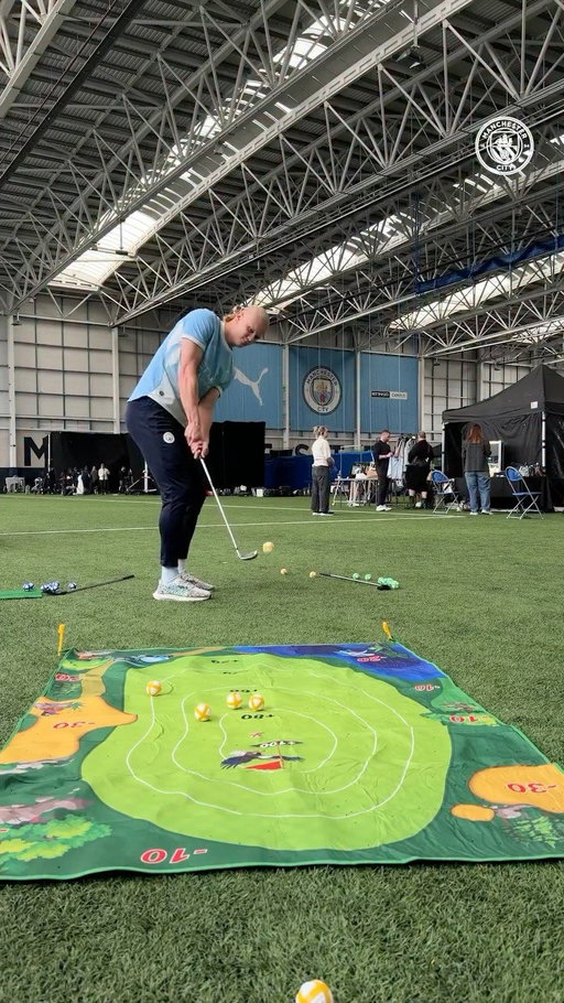 When football meets golf ⚽️⛳️

With the @usopengolf underway, watch our players try their hand at chipping 🏌️‍♂️