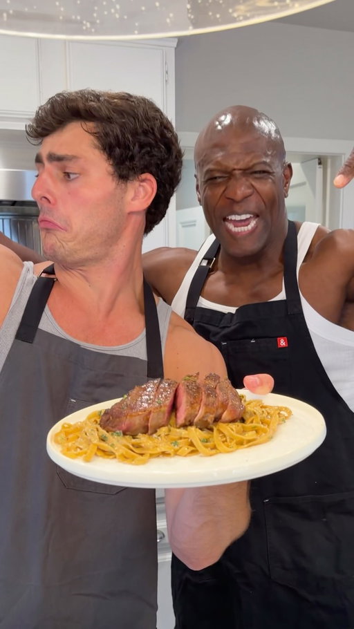 Steak Pasta 🤝 @terrycrews 

Catch Terry on 100 Cooks, airing Sunday nights on @foodnetwork