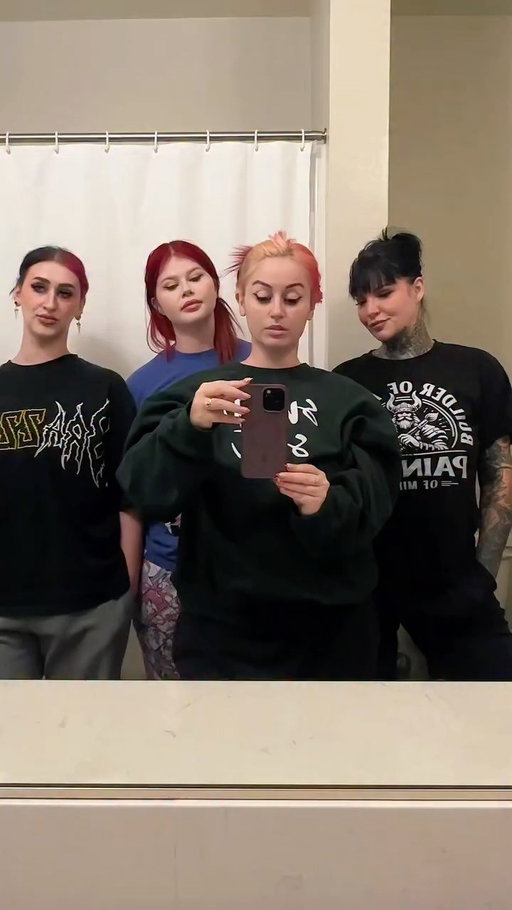 What color was the counter top?

@itsheidilavon 
@jennkindaexists 
@patootiepeaches
@the.rayne.empire