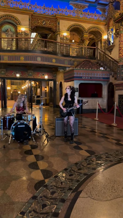 THE @louisvillepalace IS INSANE!! @sophieburrell1 @rockangel_ 🙌 @gotolouisville 🙏 #guitar #guitarist #rock #guitars #guitarcover