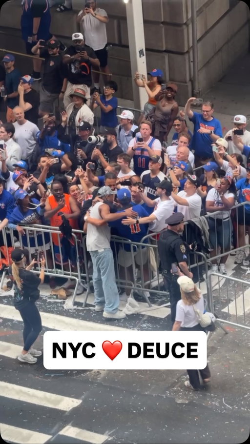 SOUND UP 🔊 All of New York was chanting DEUCE at the parade! 🗣️❤️ (via @sportsgirlnyc/IG)