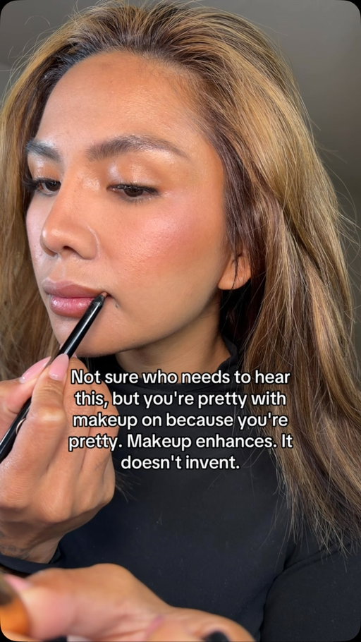 Stop listening to the chopped comments babe you’re GORGEOUS 

@shadesbyshan lip liner
@lorealparis lipstick in 601
@youngblood_cosmetics lip oil

#makeup #makeuptips #MakeupRoutine #makeupreels