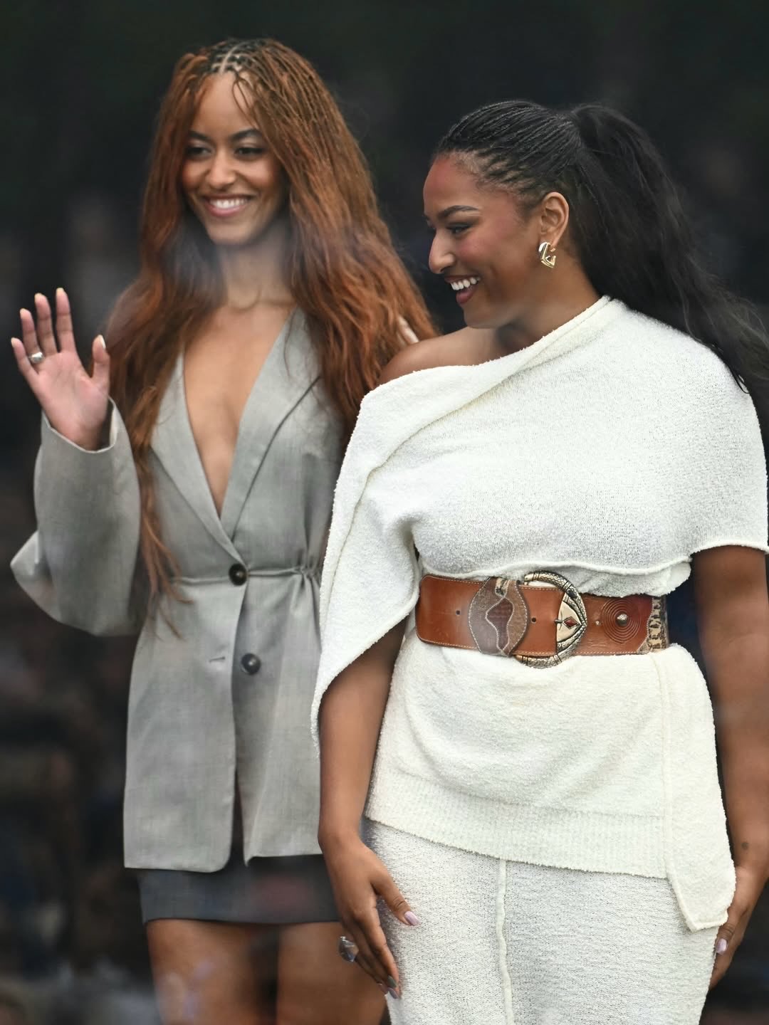 Malia and Sasha Obama joined their parents for a rare public appearance in Chicago.

The Obama sisters attended the grand opening of the Obama Presidential Center alongside former President Barack Obama and Michelle Obama. The event celebrated the new center’s opening in Chicago.

[📸: GETTY ]