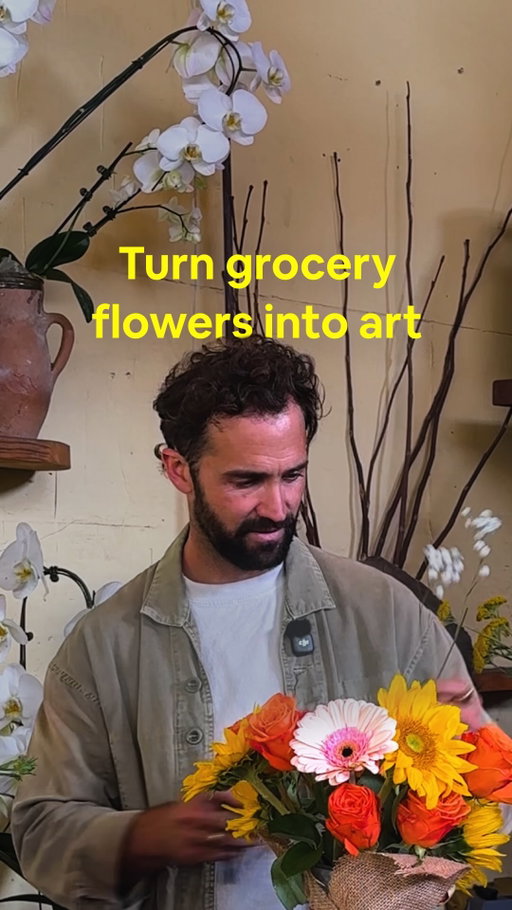 Airbnb Experience host Spencer Falls @theunlikelyflorist shows us how to turn regular ole grocery store bought flowers into a beautiful floral arrangement. 

Check out the experience in the link in bio.