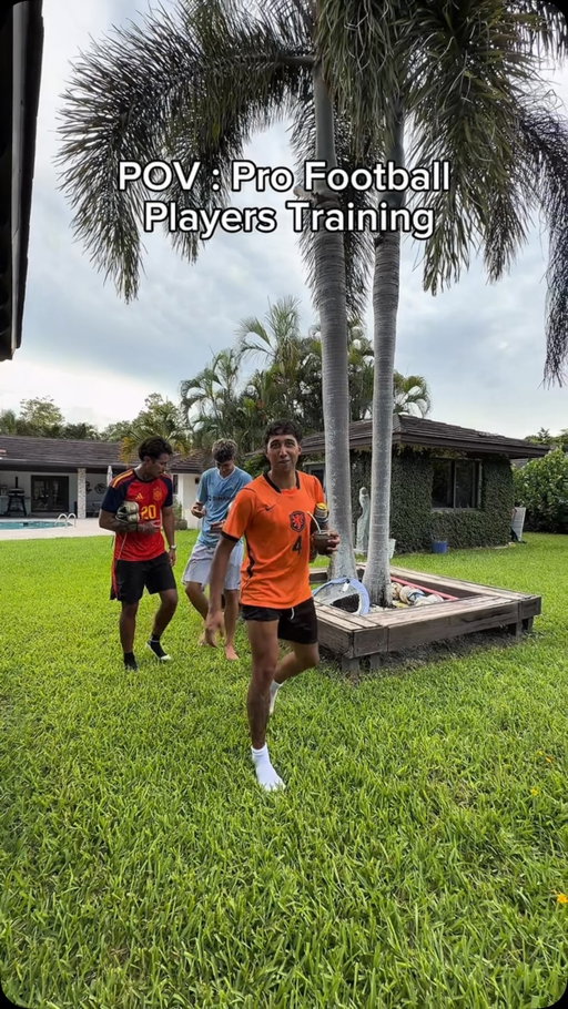 GOOD MORNINGGGG 😂⚽️

#football #explore #soccer #footballplayer #reels