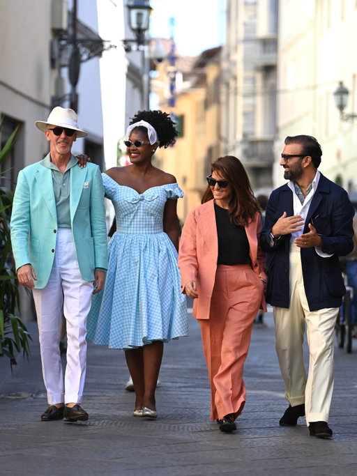 Pitti Uomo, Day 3.. @gui_bo, @the_angelique_noire, @soraia.hassanali, and @faridsadrudin all wearing @sartorial55, as well as many others captured.

#pittiuomo #pitti110 #pittiuomo110