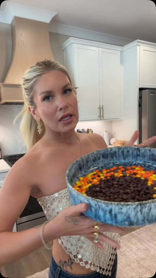 Bake at 350 for ten minutes! I’ll put the recipe in my hoobe for you guys 🍪