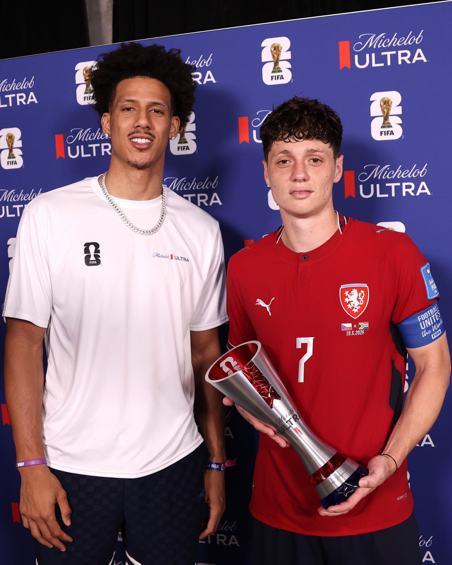 JJ presented Ladislav Krejčí with the Superior Player of the Match Award after today's Czechia vs. South Africa match! 🏆