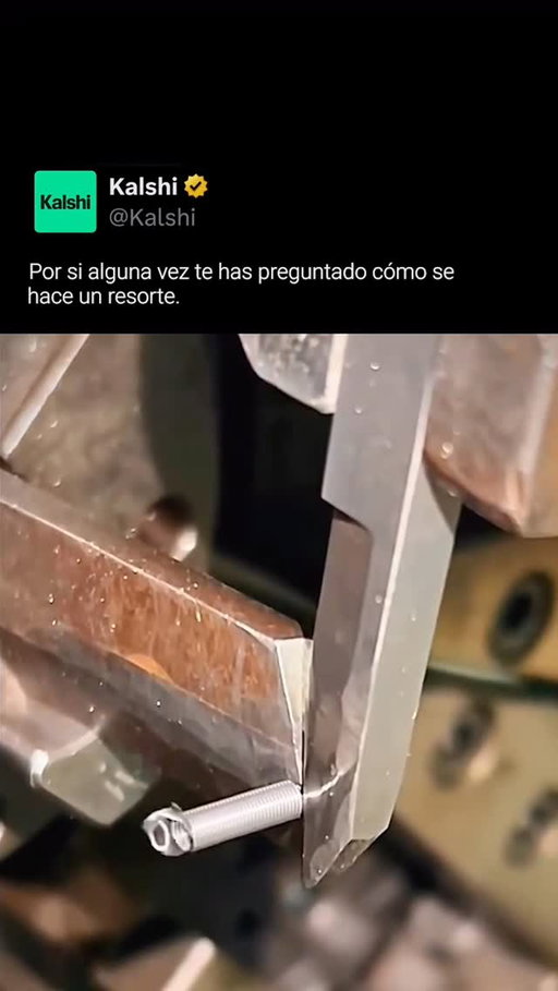 Para fabricar un resorte, se estira acero o acero inoxidable hasta formar un alambre delgado que luego una máquina enrolla con la forma deseada. Después, la pieza se somete a un tratamiento térmico para ganar dureza y flexibilidad, se pule o recubre como protección, y finalmente se prueba para asegurar que cumple con los estándares de resistencia y rendimiento requeridos.

#kalshi #kalshiespañol