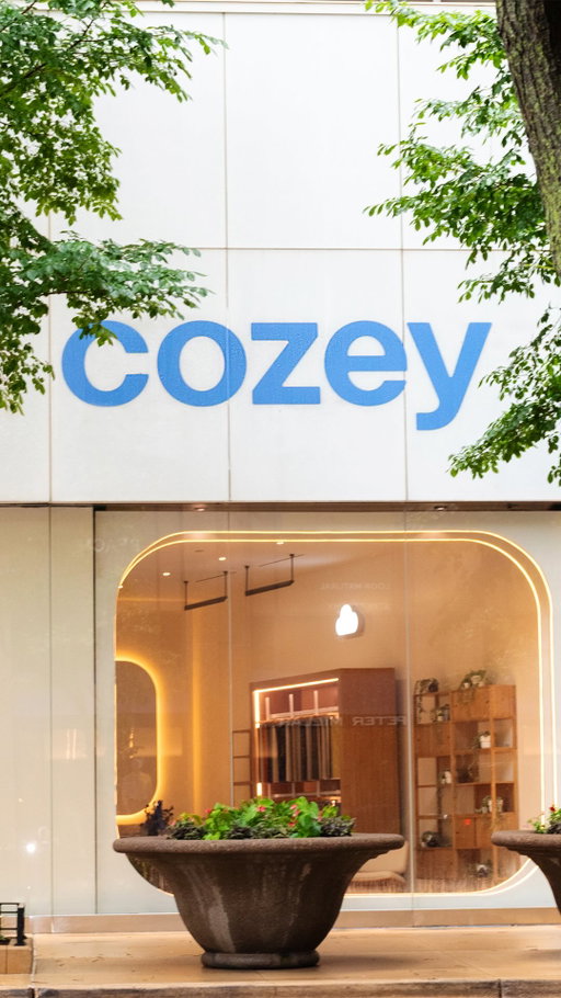 And now... introducing Cozey Chicago! We’re officially open at 901 N Rush St.
Can’t wait to see you there.

 
Sun–Wed: 11am–7pm
Thu–Fri: 10am–8pm
Sat: 10am–7pm
___
 
Et maintenant… voici Cozey Chicago ! Nous sommes officiellement ouverts au 901 N Rush St. On a hate de vous voir.
 
Heures d’ouverture :
Dim–mer : 11 h à 19 h
Jeu–ven : 10 h à 20 h
Sam : 10 h à 19 h