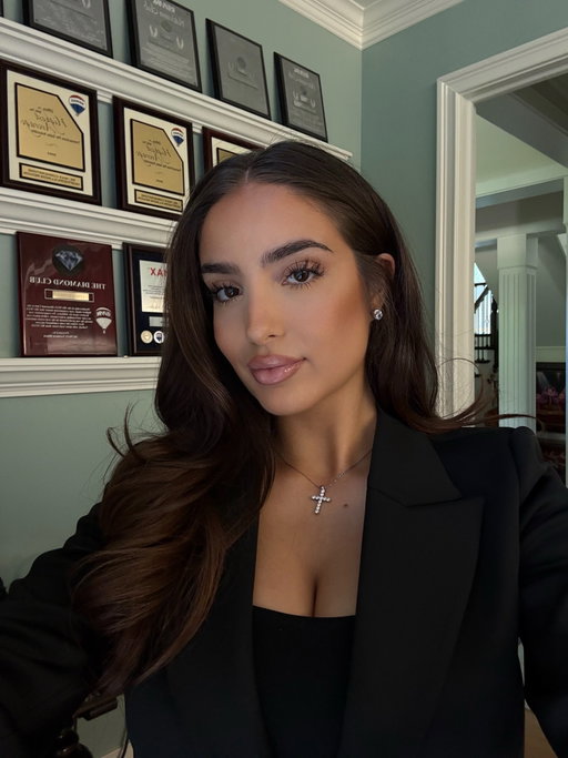 office selfies for the win!! 

stay tuned for some amazing news… 🤫🏠
@cindybanksteam