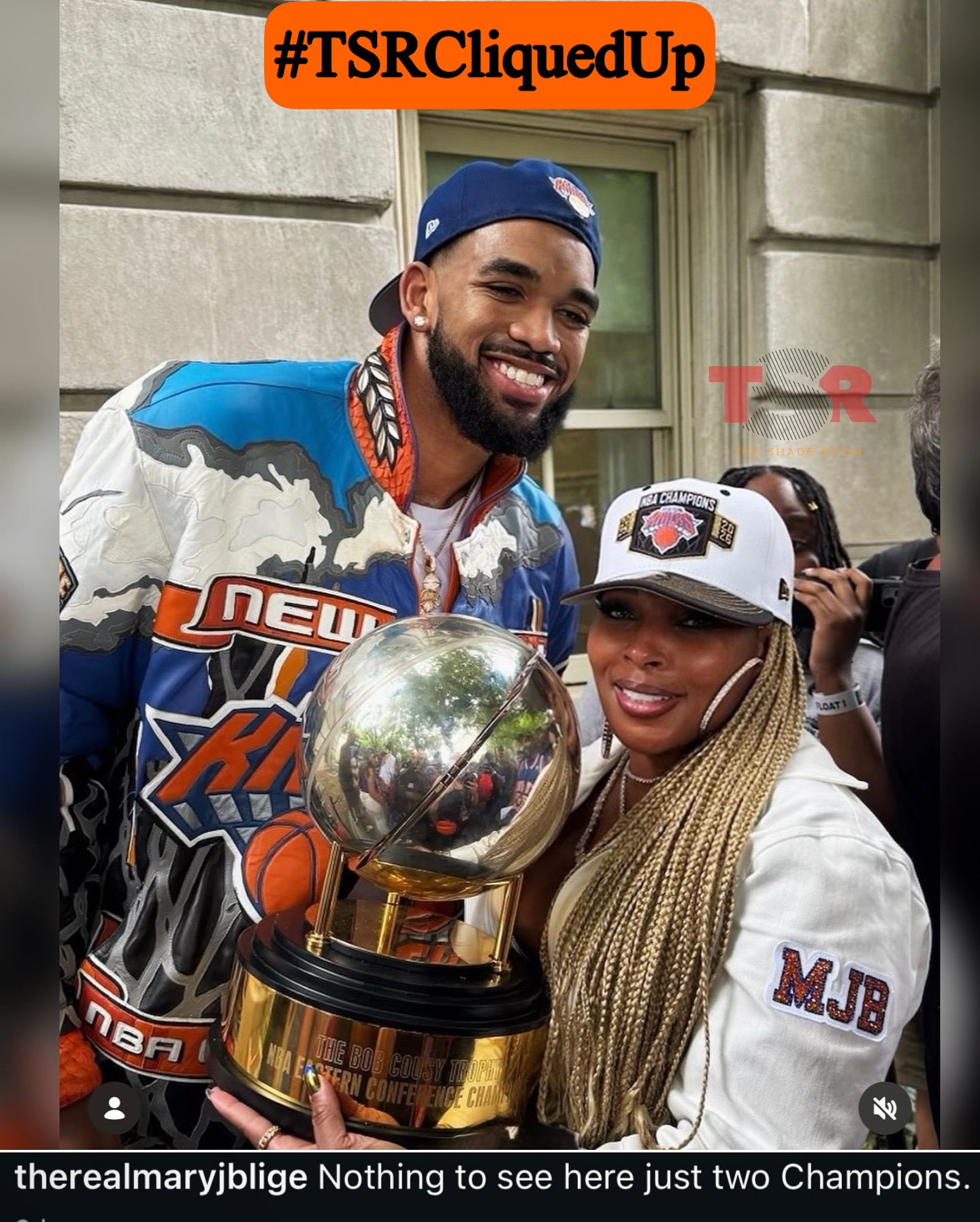 #TSRCliquedUp: Okayy! The stars were outside during the #Knicks parade in Manhattan, New York. Roomies, what are the vibes giving?🧡💙 (SWIPE) ✍🏾:#TSRStaffJR