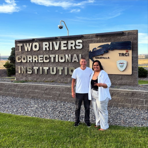 Finished an eight day road trip with two shows w/ @lynettelaughs at Two Rivers Correctional Institution. Thanks to everyone at the facility who let us come out and perform! 

#standupcomedian #comedian #roadcomic #corrections #umatilla