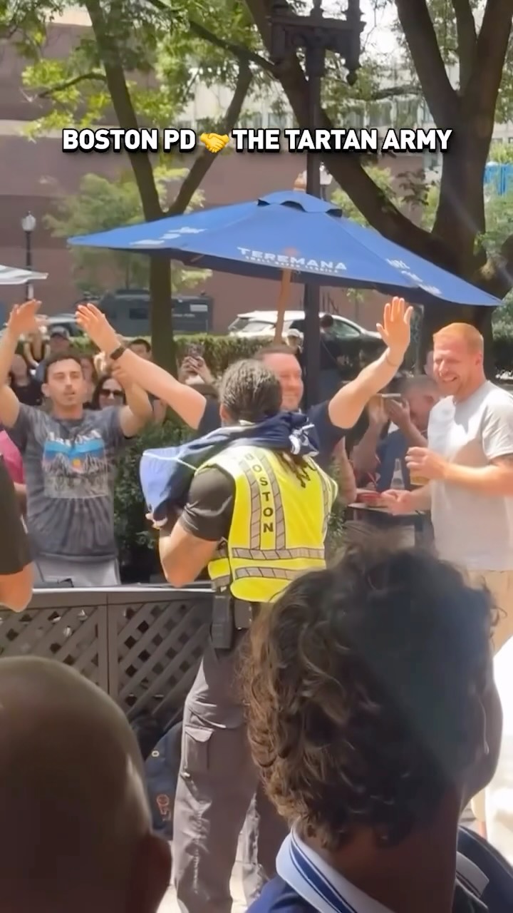 We’ve lost count at this point 🚔🏴󠁧󠁢󠁳󠁣󠁴󠁿

Another Boston police officer joins the Tartan Army ahead of Scotland’s World Cup match.

📸: @beantravels95

#FIFAWorldCup #Scotland #TartanArmy #Boston #ugc