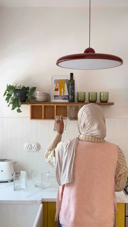 Repost. Vintage IKEA is sooo good! This is the FORHOJA - which is no longer sold online (but I managed to find one on @ebay_uk last year). It’s so handy for kitchen storage (it has glass containers that easily pull out) and the perfect ‘vintage’ touch to my kitchen.

Kinda feel like IKEA should bring this back 👀 what do you think?