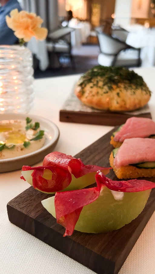 If you’re looking for a bucket list dining experience in Charleston this is it!✨

As part of @hummxcharlestonplace Guest Chef Series @danielhumm of three-Michelin-starred Eleven Madison Park teamed up with chef @danoheinze of Michelin-starred @verns_chs for a special five-course tasting menu🤤

A rare opportunity to experience two incredible culinary minds on one menu—and a reminder of why Charleston continues to be such an exciting dining destination!

And if you missed this one, don’t worry—there’s still one FINAL installment of the Guest Chef Series to come, and trust me, it’s one you won’t want to miss it.