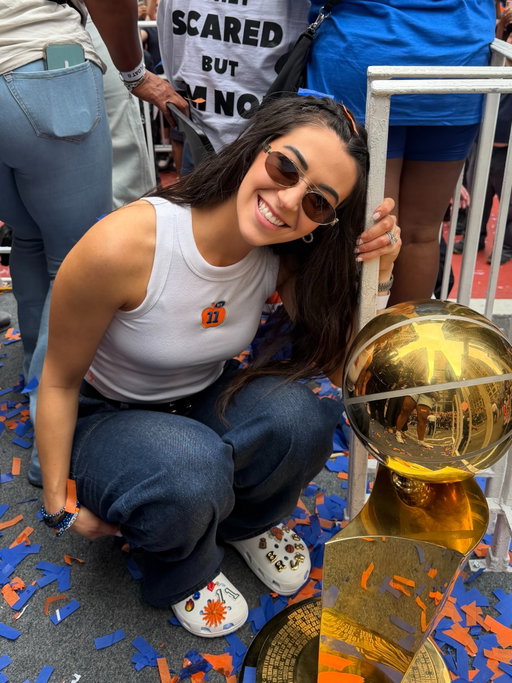 The greatest city in the world! New York, we love you. 🧡💙✨

@crocs #crocspartner