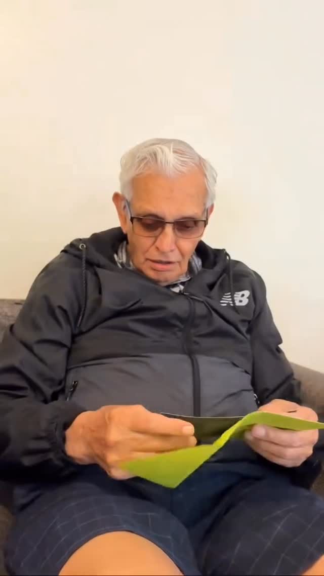 This grandpa is surprised with tickets to see his country's national team Mexico play in the World Cup. ❤️ He's over the moon and his granddaughter is gonna document his experience for us. 🥰 Disfruta mucho!!!! 

📹  @itspaaoola