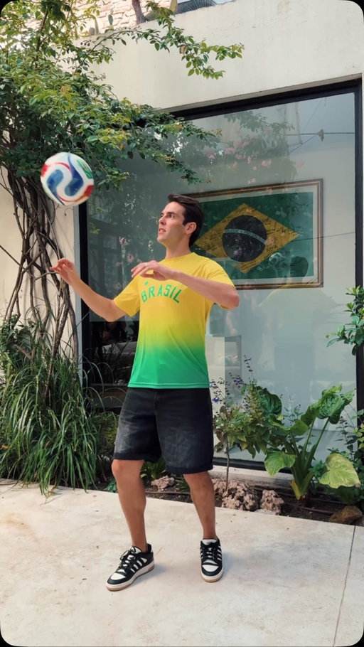 Ok so it’s a little harder than it looks... ⚽️ #doordashpartner #learnfromkhaby #comedy @kaka @alexmorgan13 @doordash