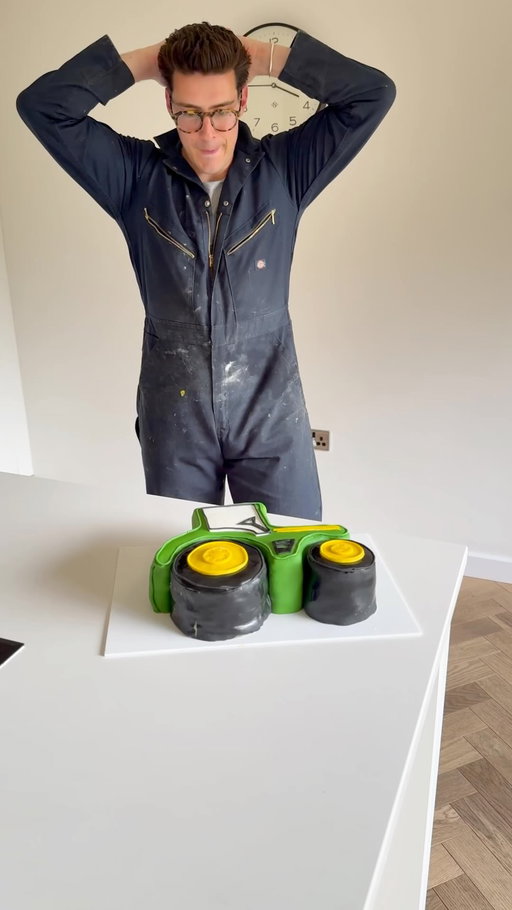Pastry chef vs fondant tractor cake. If you make cakes professionally look away 😂🚜