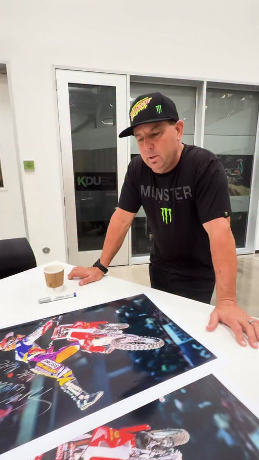 Get your SIGNED Nac Nac poster at motonineties.com. 

GET EM BEFORE THEY RUN OUT

#motonineties #90s #motocross #supercross