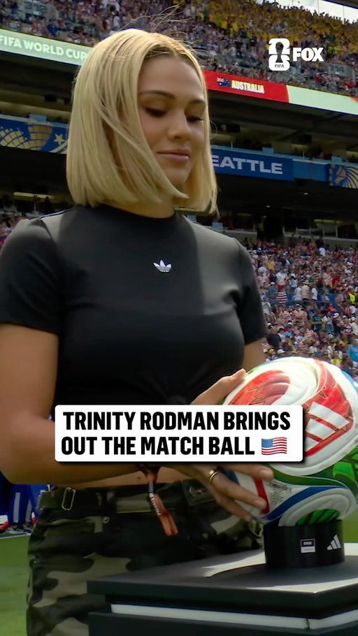 @uswnt star @trinity_rodman brings out the match ball 🇺🇸