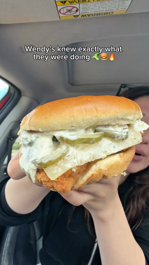 pickle lovers, this one’s for you 💚

@wendyscanada 

#wendys #pickle #wendyspickle #fastfood #foodie