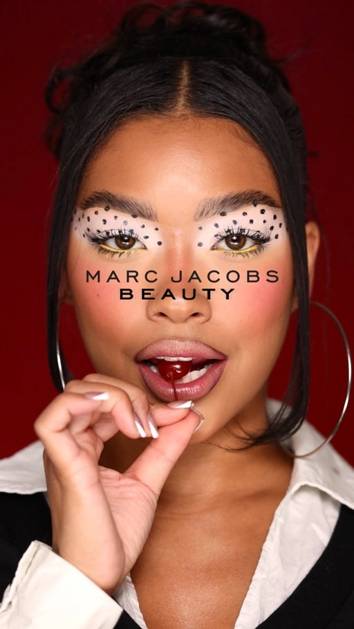 MARC JACOBS BEAUTY X MAKEUP BRANDS IN HUMAN FORM 🍒 @marcjacobsbeauty 
-
-
-
-
-
- #makeupinspo #marcjacobsbeauty #makeuptransition #eyeshadow #eyeshadowlook 
-
- business inquiry leilanigreen@portraitmgmt.com