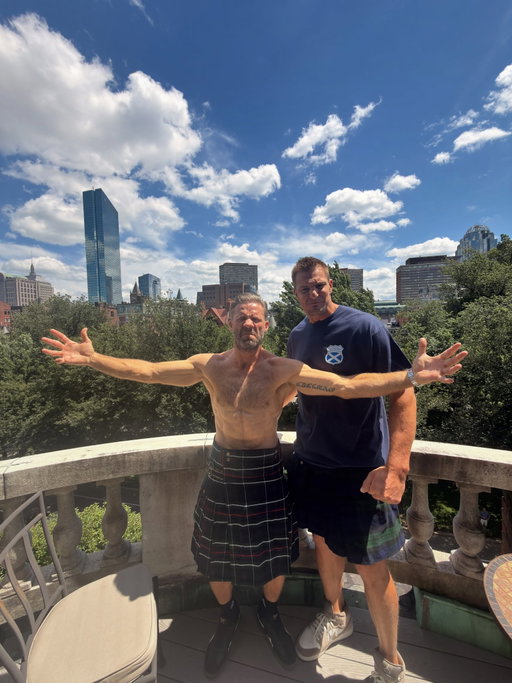 We ain’t guilty, we kilty! Jules and I got the legs for kilts🦵🏻. Fun time running around Boston with the Tartan army! No Scotland No Partyyyy!! 🏴󠁧󠁢󠁳󠁣󠁴󠁿 #worldcup2026