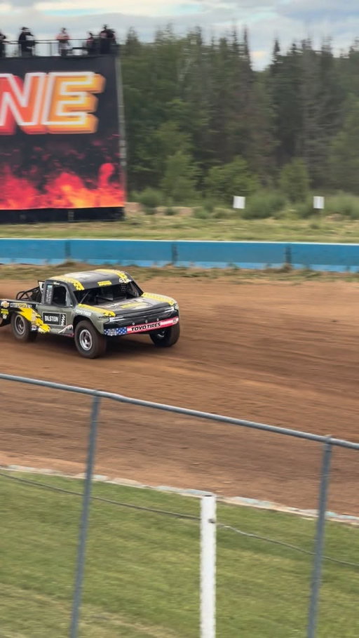 45 minutes before qualifying, we found a massive power steering issue. The team dove in to give me the best piece they could. P1 in qualifying. Huge team effort! 👊🔥
-
-
-
#pro2 #shortcourseracing #offroadracing
