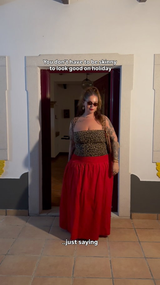I used to DREAD buying clothes for holiday. 
Then I decided to stop worrying about how to cover my body, & started wearing clothes that I LOVED & made me feel good!!
You can be plus size & still look hot in summer!! (In both senses of the word 😂🔥)

#plussizefashion #plussize #holidayfashion #summerfashion