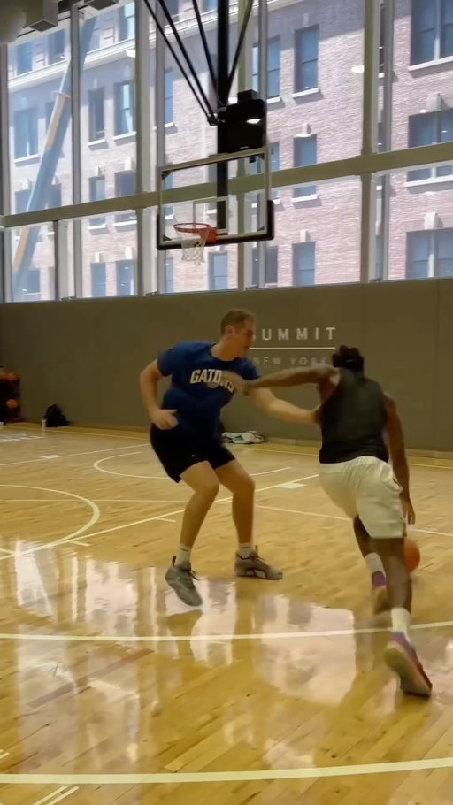 Exclusive look into a @darrynp1 workout. We’ve had situations over the years where I’ll give him HARD drills and I start to really think , “am i pushing him too hard?” And he tells me “we not stopping until I get this.” He’s been like that since 9th grade. My guy has a ⭐️ level skillset and mindset!!!
