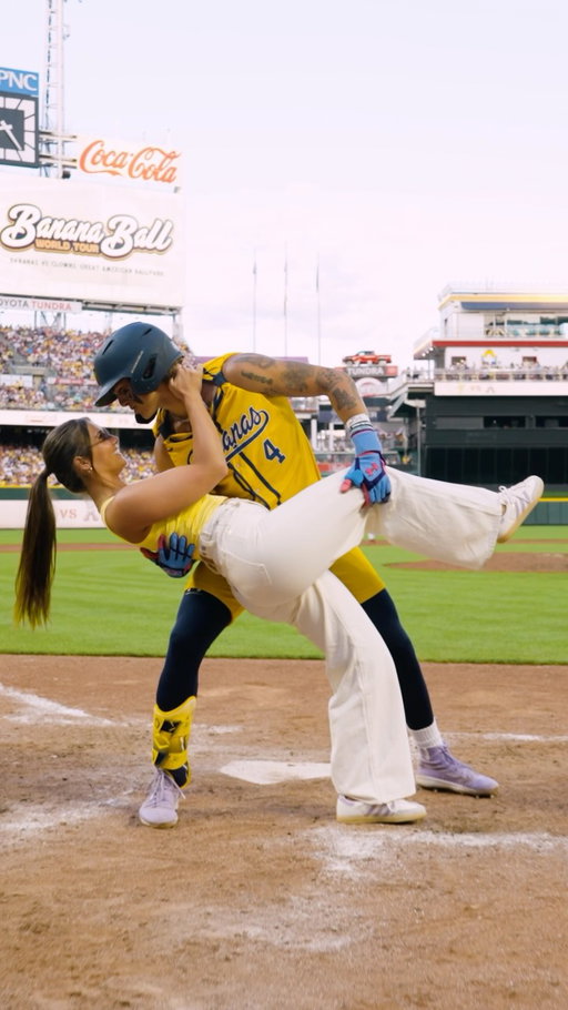 Okay, so this is the cutest thing ever🥹

#savannahbananas #bananaball #wholesome #codysimpson #prettybrowneyes