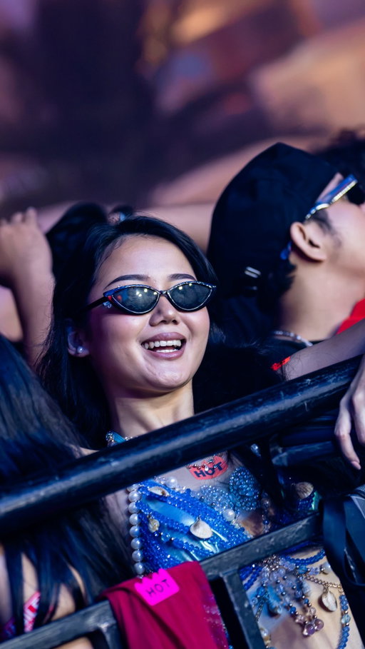 still processing the madness that was day 1. 🎆 the music, the production, the fits, and the absolute heat on the dance floor—&FRIENDS FESTIVAL is officially in full swing. the chapter is just beginning, and we are ready to level up. see you back on the floor! 🕺✨

🎥: @yer.studios 

#andfriendsfest2026 #andfriendsfest #okadamanila