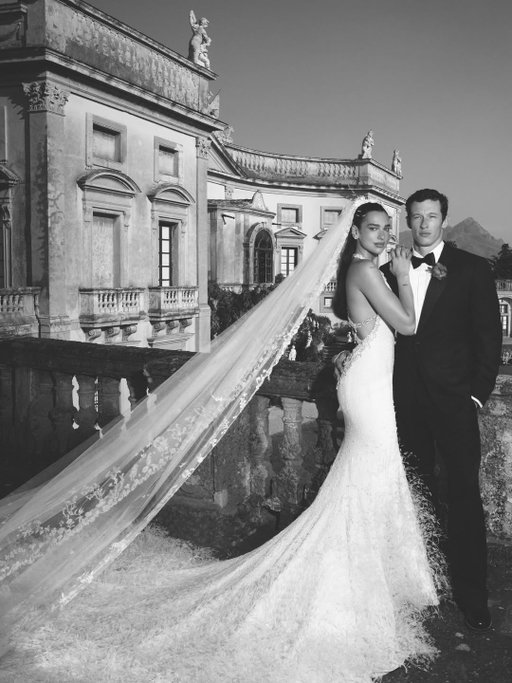 The pics we were waiting for… ✨

Dua Lipa and Callum Turner have officially delivered wedding weekend goals. After a secret London ceremony, the couple celebrated with a lavish three day wedding in Sicily, complete with historic villas, sunset aperitifs, and a breathtaking ceremony at the “Little Versailles” of Sicily.

And the dress? Pure couture perfection. Dua wore a feather and crystal embellished Chanel Haute Couture gown, paired with a feather detailed headpiece and an embroidered cathedral length veil that felt effortlessly romantic and undeniably iconic.

Safe to say, we’ll be thinking about this one for a while. 🤍

Photography by @davidsimsofficial